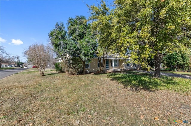 1518 S 37th St, Temple, TX 76504 - view of front of property with a front yard