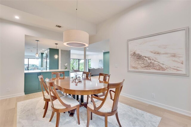 402 Buckeye Trl, West Lake Hills, TX 78746 - dining area with baseboards, light wood finished floors, and recessed lighting