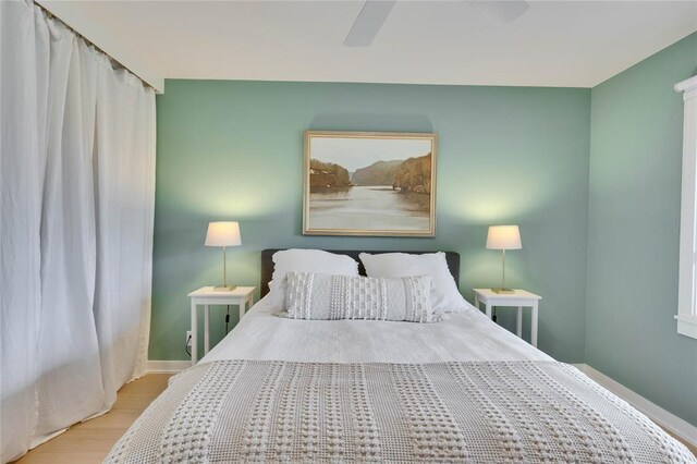 402 Buckeye Trl, West Lake Hills, TX 78746 - bedroom featuring wood finished floors, baseboards, and a ceiling fan