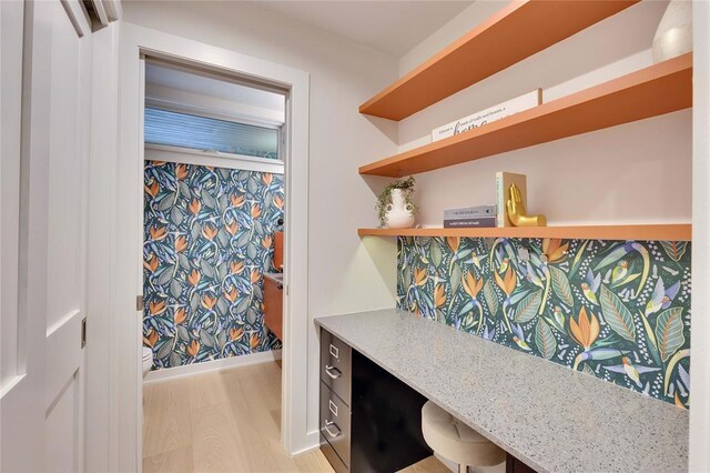 402 Buckeye Trl, West Lake Hills, TX 78746 - detailed view of wood finished floors and baseboards