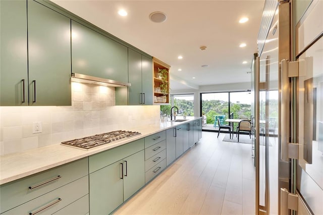 402 Buckeye Trl, West Lake Hills, TX 78746 - kitchen with green cabinets, backsplash, a sink, and recessed lighting