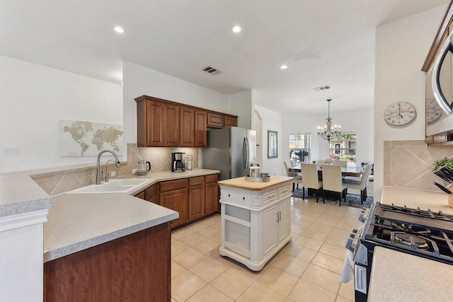 418 Rosedale Blvd, Georgetown, TX 78628 - kitchen featuring a sink, stainless steel appliances, decorative backsplash, a chandelier, and recessed lighting