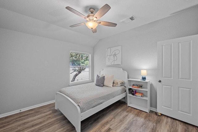 10216 Chaska Cv, Austin, TX 78739 - bedroom with vaulted ceiling, wood finished floors, baseboards, and a ceiling fan