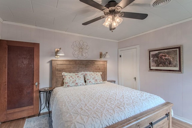 1408 W Clark St, Bartlett, TX 76511 - bedroom featuring ornamental molding, wood finished floors, and ceiling fan