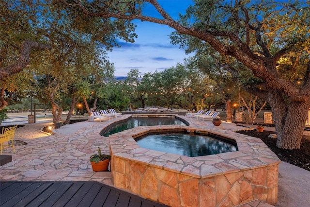 19905 Hamilton Pool Rd, Dripping Springs, TX 78620 - swimming pool with an in-ground hot tub and a patio area