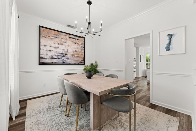 7016 Bending Oak Rd, Austin, TX 78749 - dining room featuring a chandelier, crown molding, wood finished floors, and baseboards
