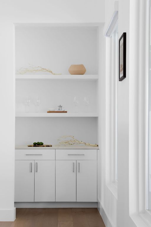 1800 Bay Hill Dr, Austin, TX 78746 - view of indoor dry bar