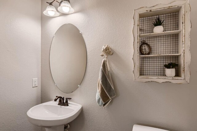 2516 Arion Cir, Austin, TX 78730 - bathroom with a sink and toilet
