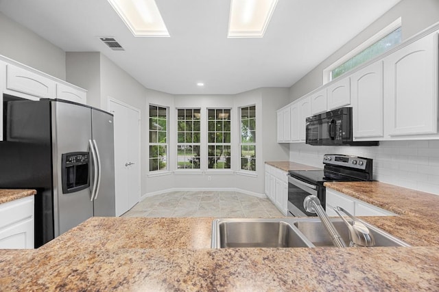 258 Whispering Wind Dr, Georgetown, TX 78633 - kitchen with stainless steel appliances, a sink, white cabinets, backsplash, and recessed lighting