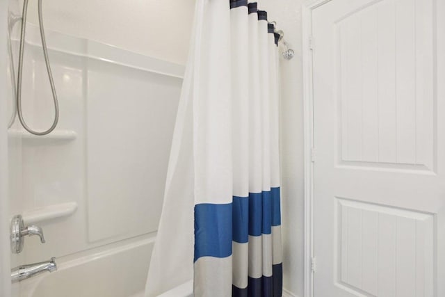 212 Mauldin St, Georgetown, TX 78628 - full bath featuring shower / bath combination with curtain