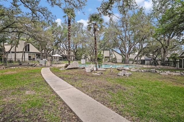 view of yard featuring a residential view