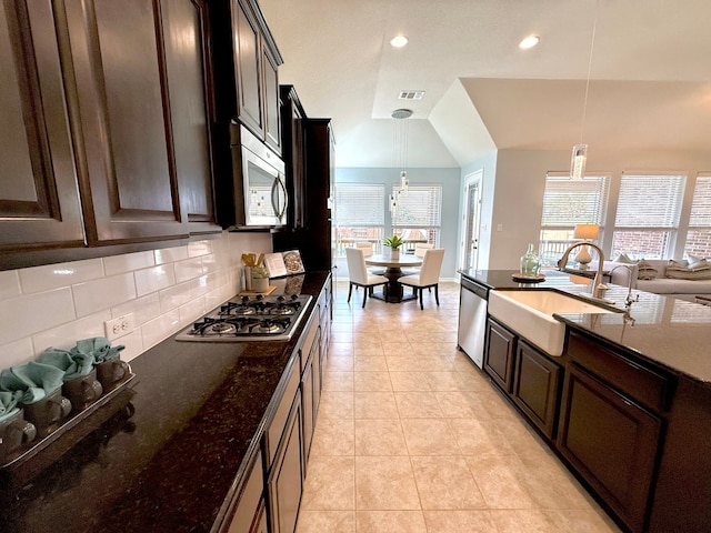 kitchen featuring stainless steel appliances, a sink, tasteful backsplash, healthy amount of natural light, and recessed lighting
