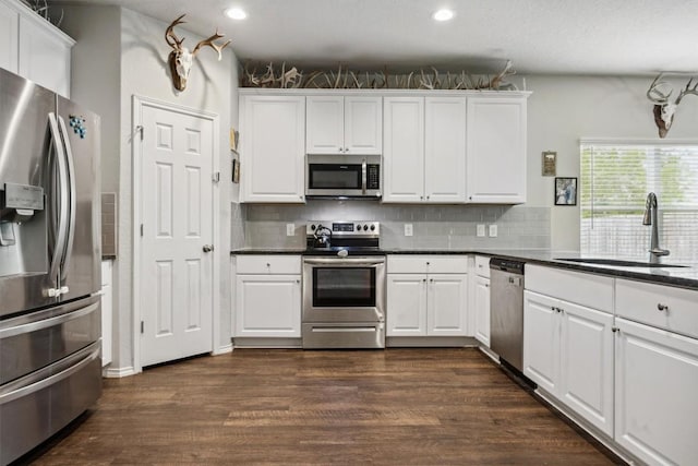 1413 Coffee Tree Dr, New Braunfels, TX 78130 - kitchen featuring stainless steel appliances, a sink, recessed lighting, decorative backsplash, and dark countertops