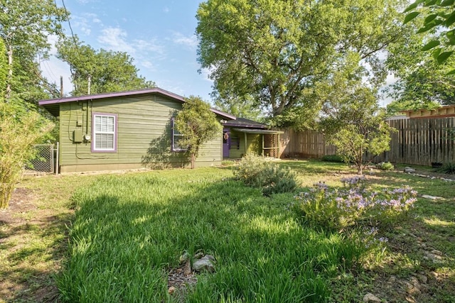 view of yard featuring fence