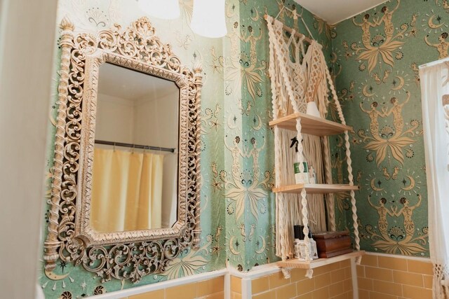 1305 Larkspur Rd, Austin, TX 78758 - view of bathroom