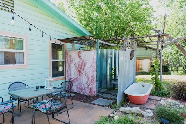 1305 Larkspur Rd, Austin, TX 78758 - view of patio / terrace with fence