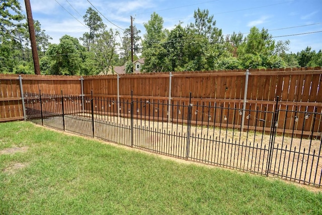 102 Kaena Ln, Bastrop, TX 78602 - view of fenced yard