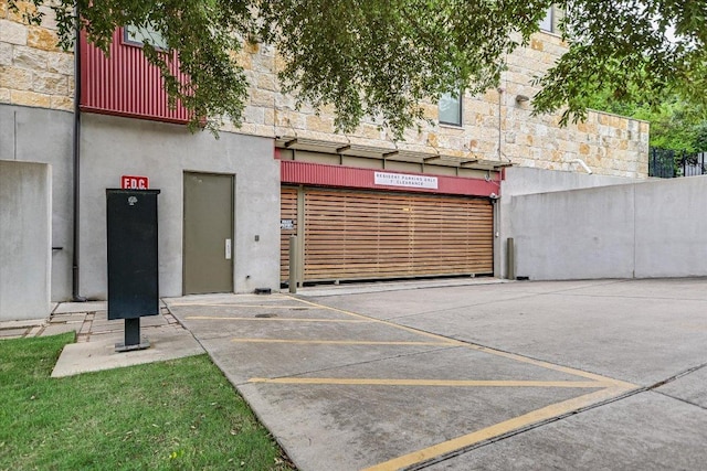 3200 Grandview St Unit 15, Austin, TX 78705 - garage featuring concrete driveway