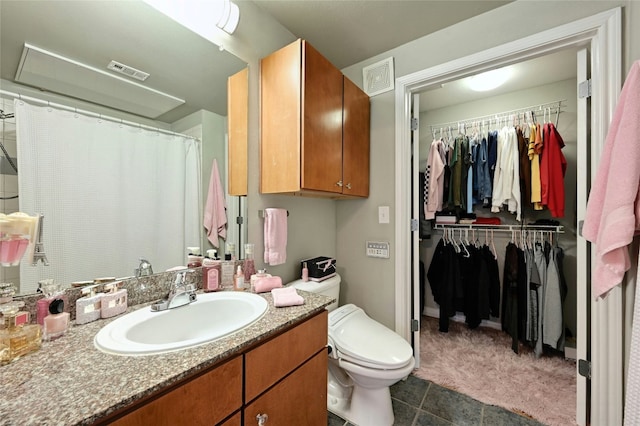 2502 Leon St Unit 213, Austin, TX 78705 - full bath with vanity, toilet, a shower with shower curtain, and a spacious closet