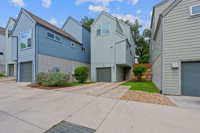 3105 Aldwyche Dr, Austin, TX 78704 - view of side of property