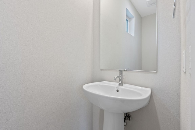 3105 Aldwyche Dr, Austin, TX 78704 - bathroom with a sink