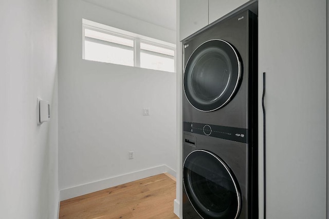 1140 Northwestern Ave Unit 2, Austin, TX 78702 - laundry area featuring stacked washer and clothes dryer and light wood-style flooring