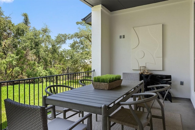 balcony with outdoor dining space