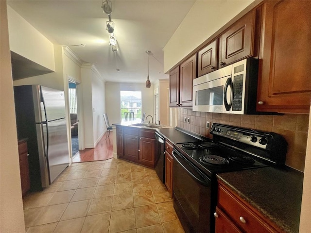 7701 Rialto Blvd Unit 1328, Austin, TX 78735 - kitchen featuring black appliances, a peninsula, backsplash, crown molding, and a sink