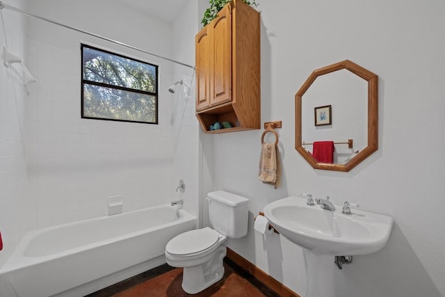 16704 Post Oak Gln, Austin, TX 78737 - bathroom with baseboards, toilet, and shower / washtub combination