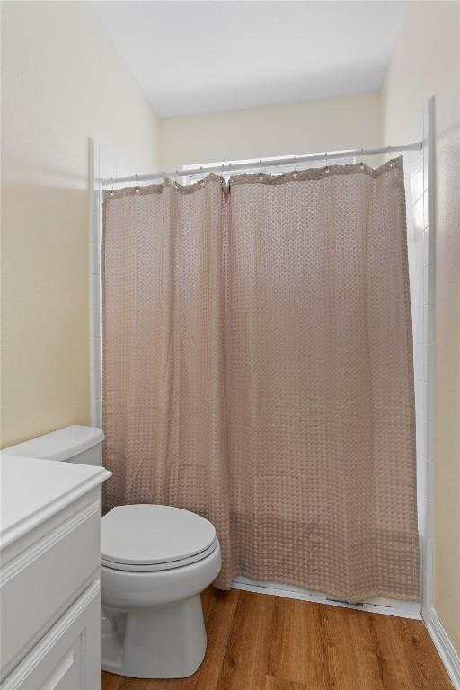 17112 Crescent Heights Trl, Austin, TX 78717 - full bath featuring vanity, toilet, wood finished floors, and curtained shower