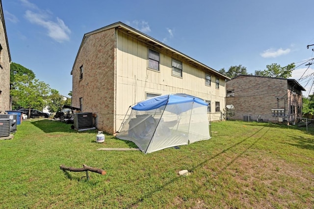 5405 Rose Hill Cir, Austin, TX 78745 - rear view of property with brick siding and a lawn