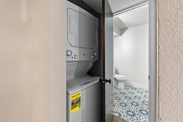 909 Reinli St Unit 101, Austin, TX 78751 - laundry room with stacked washer / drying machine