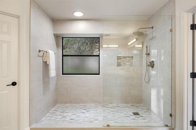 210 Hazeltine Dr, Lakeway, TX 78734 - bathroom with a shower stall