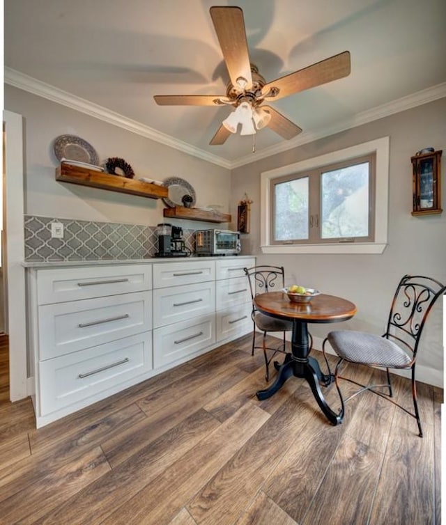 11408 Spicewood Pkwy, Austin, TX 78750 - dining area with dark wood-type flooring, ornamental molding, and a ceiling fan