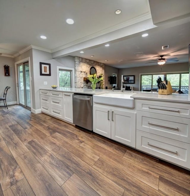 11408 Spicewood Pkwy, Austin, TX 78750 - kitchen with stainless steel dishwasher, crown molding, a ceiling fan, recessed lighting, and dark wood-style flooring
