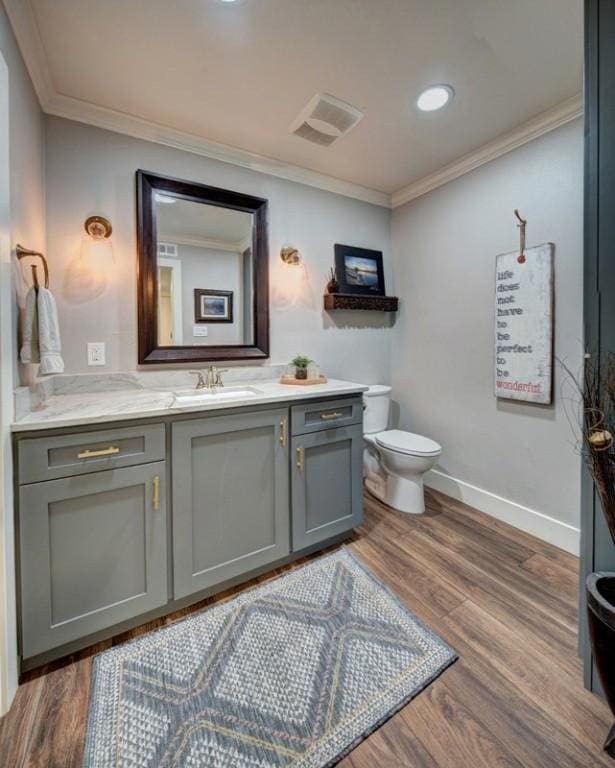 11408 Spicewood Pkwy, Austin, TX 78750 - bathroom with vanity, crown molding, wood finished floors, and recessed lighting