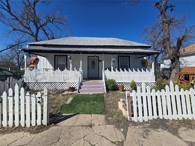 1014 S 3rd St, Temple, TX 76504 - bungalow featuring a porch and metal roof