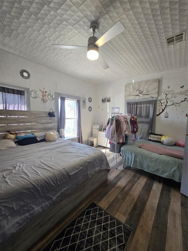 1014 S 3rd St, Temple, TX 76504 - bedroom with wood finished floors and ceiling fan