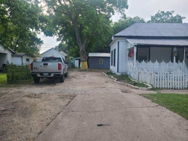 1014 S 3rd St, Temple, TX 76504 - view of side of home with driveway