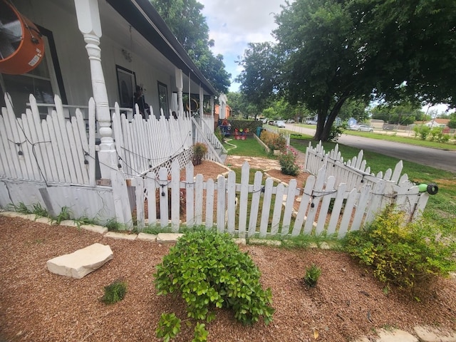 1014 S 3rd St, Temple, TX 76504 - view of side of home with a porch