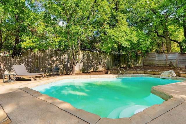 2209 Forest Bend Dr, Austin, TX 78704 - view of pool featuring a fenced backyard and a patio area