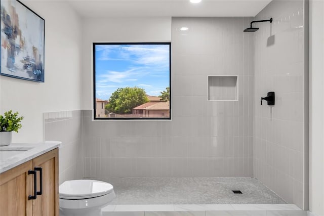 8921 Norwich Castle, Austin, TX 78747 - bathroom with tiled shower, toilet, and vanity