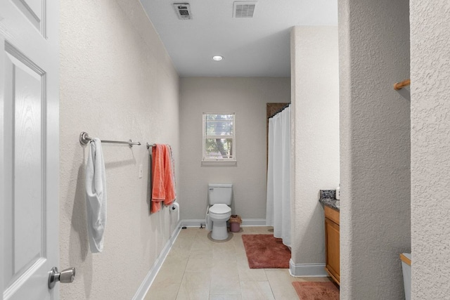 716 W 35th St, Austin, TX 78705 - full bath featuring vanity and recessed lighting