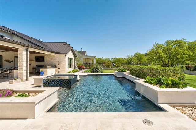 811 Wade Rd, New Braunfels, TX 78132 - view of swimming pool with a patio and a pool with connected hot tub