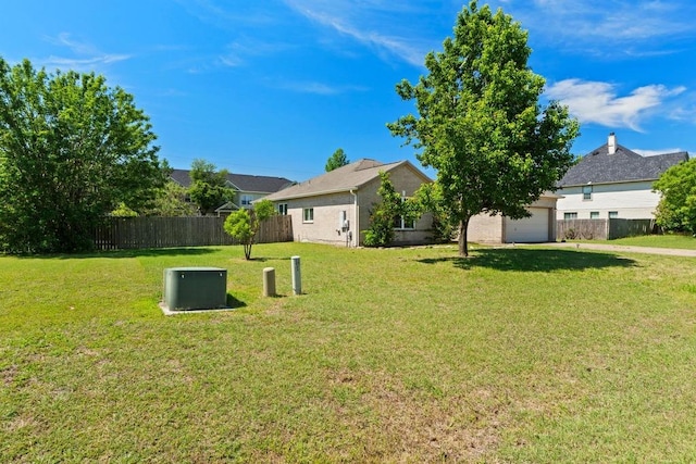 109 Silver Lace Ln, Round Rock, TX 78664 - view of yard featuring an attached garage