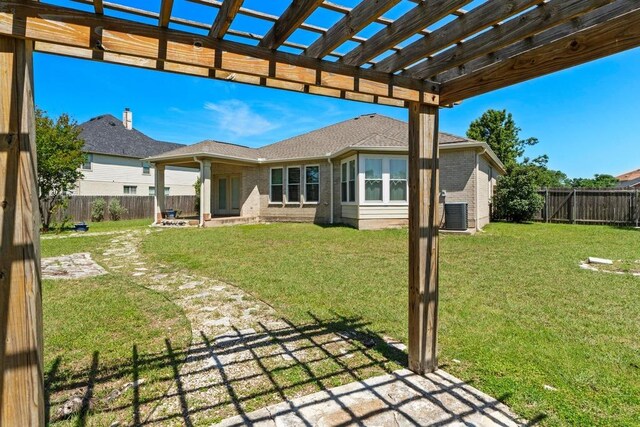 view of yard featuring a pergola, a patio area, and cooling unit
