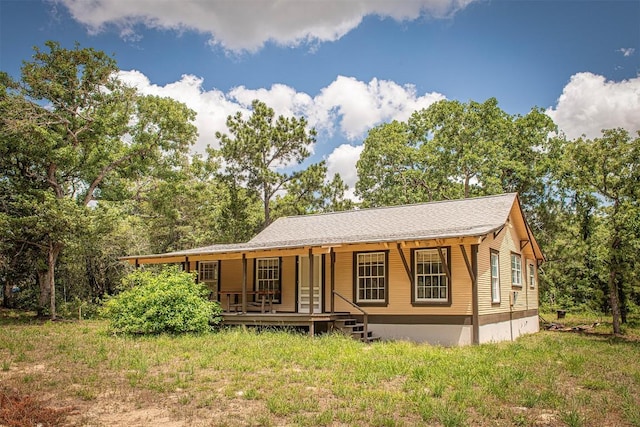 914 Sand Hills Rd, Red Rock, TX 78662 - view of front of home with a porch