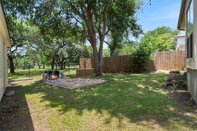view of yard with a patio area