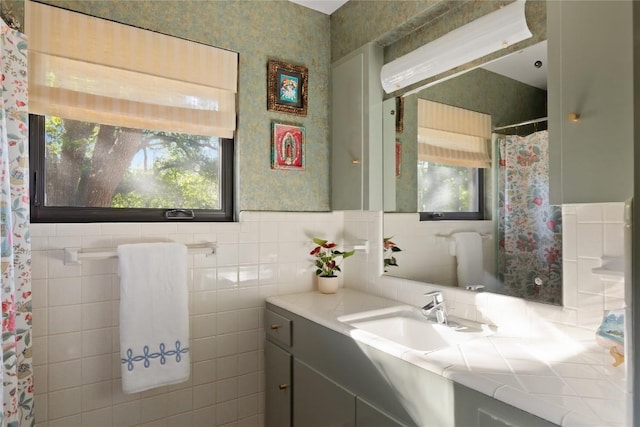 4504 Erin Ln, Austin, TX 78756 - bathroom with wallpapered walls, vanity, and a shower with curtain