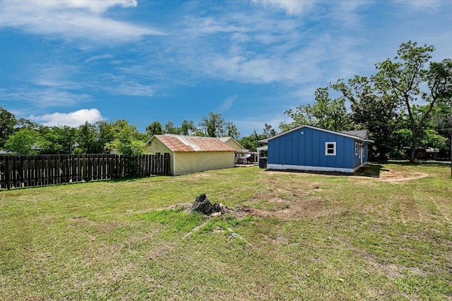 710 E 2nd St, Elgin, TX 78621 - view of yard